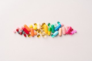 Feinchemikalien werden besonders in der Arzneimittelherstellung eingesetzt. Hier kommt es weniger auf große Mengen, sondern mehr auf Funktionalität und hohen Reinheitsgrad an.